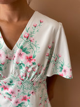 Cargar imagen en el visor de la galería, Dress for pressing flowers between book pages S