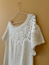Cargar imagen en el visor de la galería, Handmade White Crochet Top M