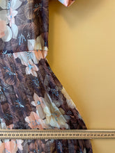 Cargar imagen en el visor de la galería, Brown Floral Vintage Maxi Dress M