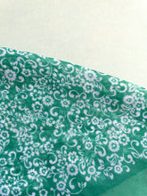 Cargar imagen en el visor de la galería, Transparent Green Vintage Scarf M